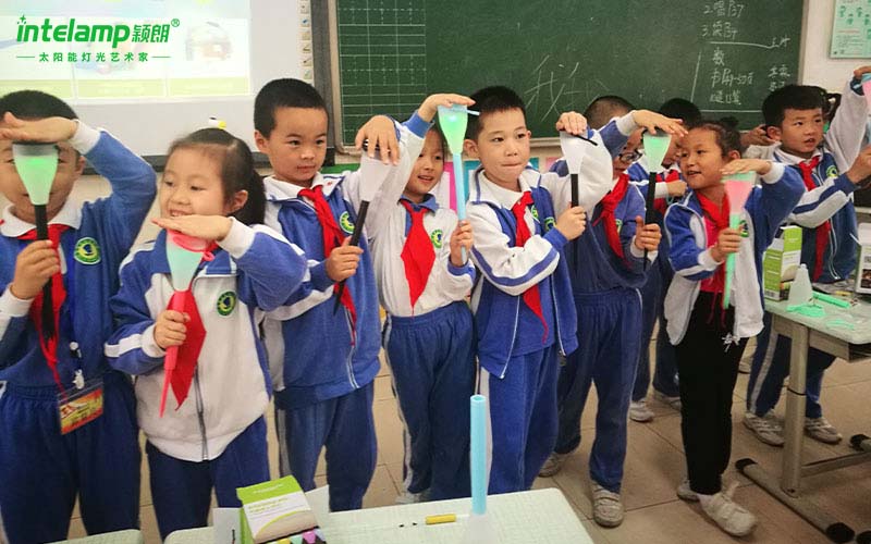2017年3月27日，穎朗太陽(yáng)能萬里行課堂去到深圳市寶安小學(xué)