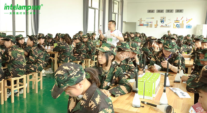 2023年10月12日，唐師傅把“穎朗太陽(yáng)能科普萬(wàn)里行”課程再次升級(jí)，帶進(jìn)了全國(guó)中小學(xué)勞動(dòng)實(shí)踐課堂